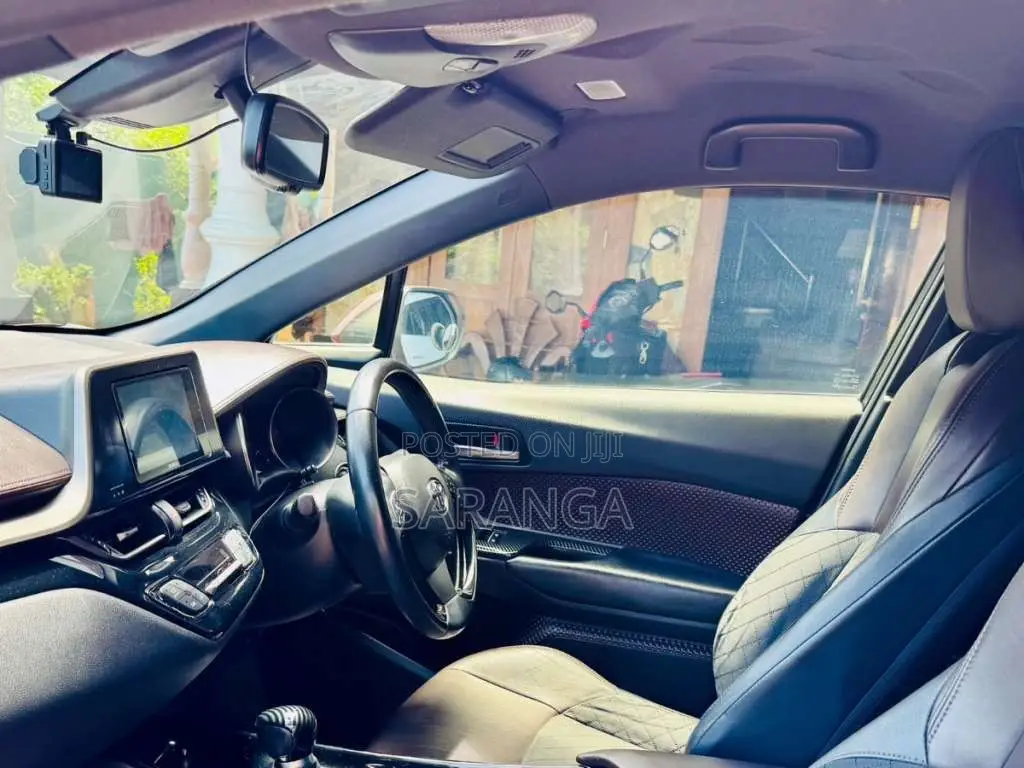 Toyota CHR 2018 SUV (Used)