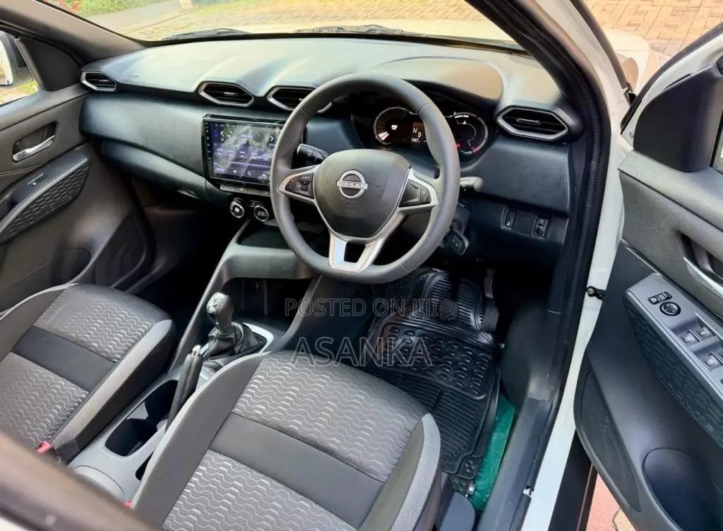 Nissan MAGNITE ACENTA EZ-SHIFT 2025 SUV (Used)