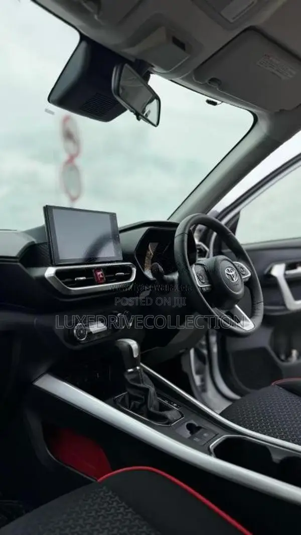 Toyota Raize 2025 SUV (Used)