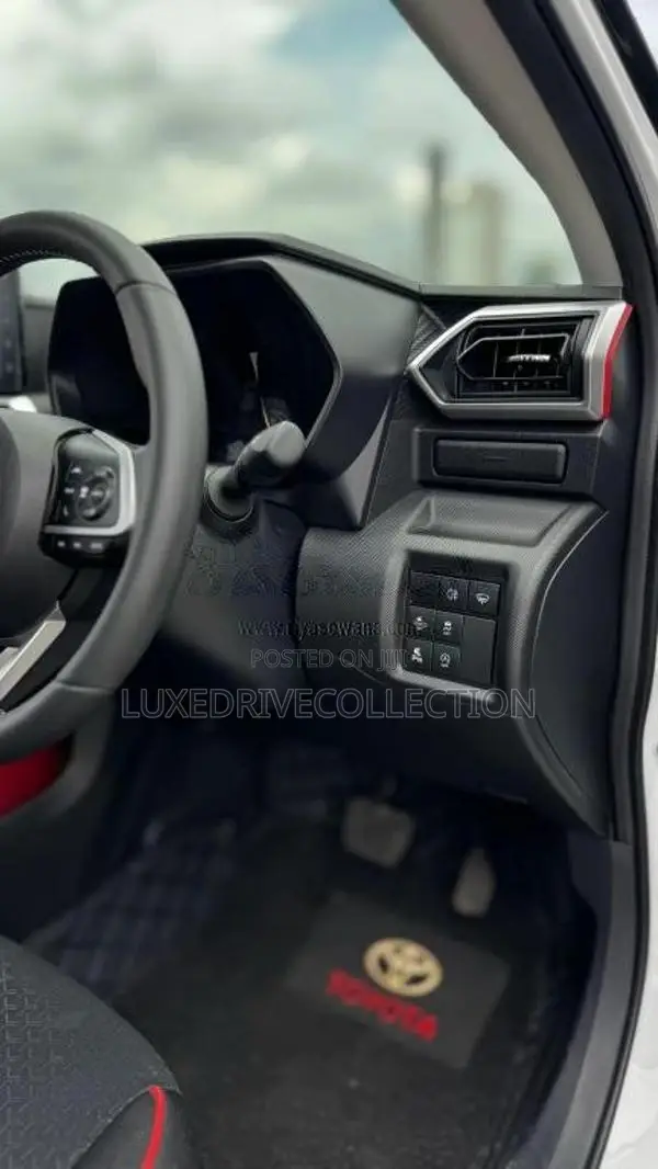 Toyota Raize 2025 SUV (Used)