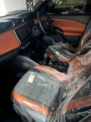 Nissan Magnite Tekna 2025 SUV (Used)