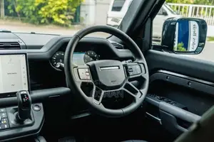 Land-Rover Defender 2025 SUV (Used)