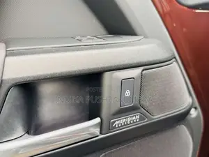Land-Rover Defender Sedona Edition P300e 2025 SUV Brand New