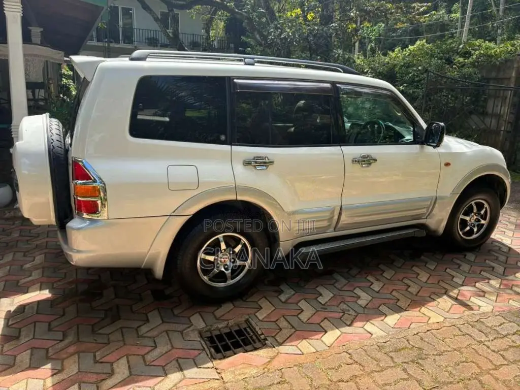 Mitsubishi Montero 2000 SUV (Used)