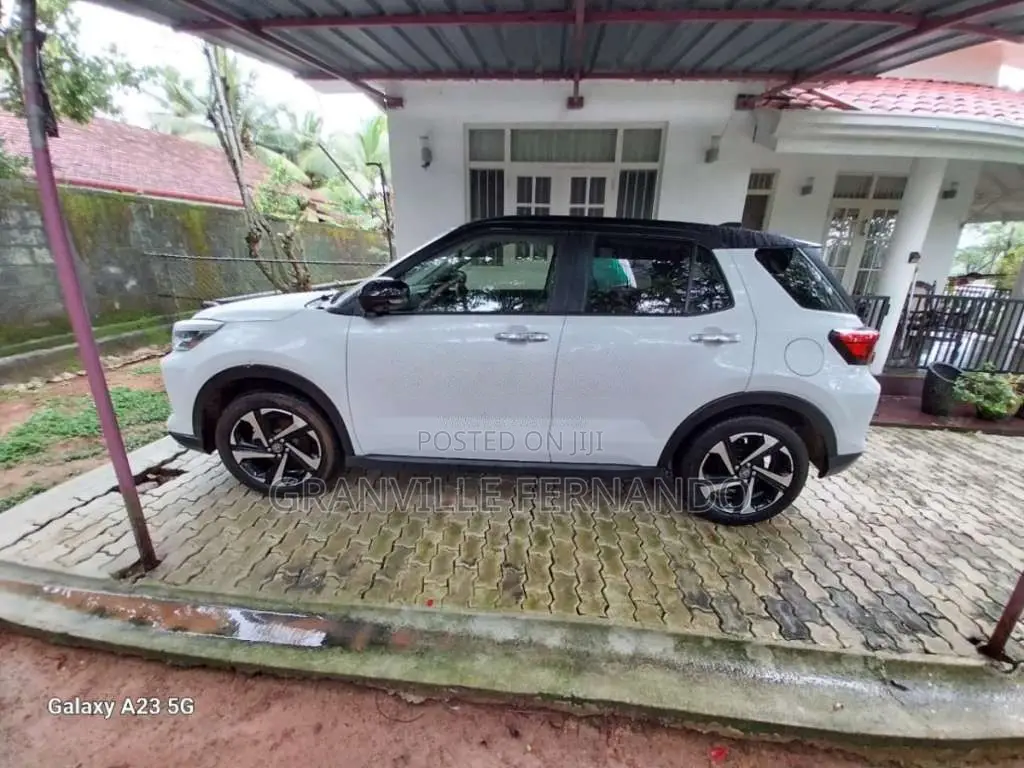 Toyota RAIZE 2025 SUV (Used)