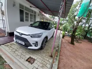 Toyota RAIZE 2025 SUV (Used)