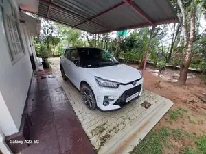 Toyota RAIZE 2025 SUV (Used)