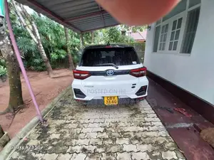 Toyota RAIZE 2025 SUV (Used)