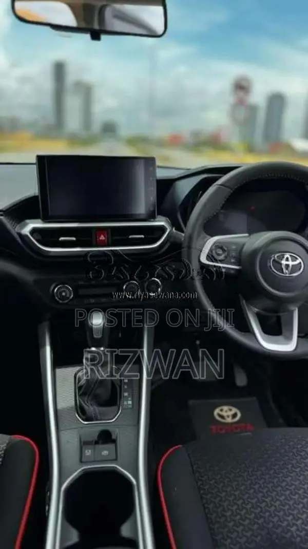 Toyota Raize 2025 SUV (Used)