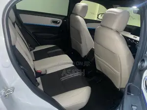 Honda Vezel Z Play 2025 SUV (Used)