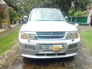 Mitsubishi Montero 2000 SUV (Used)