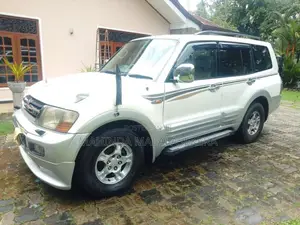 Mitsubishi Montero 2000 SUV (Used)