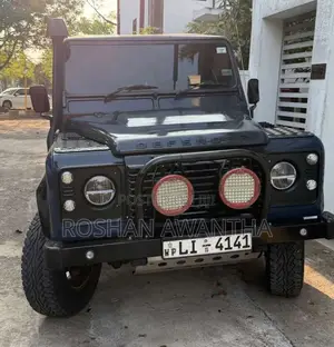Land-Rover Defender 2004 SUV (Used)