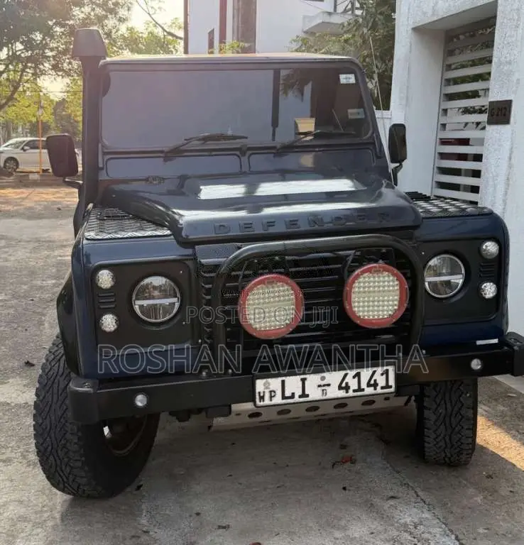 Land-Rover Defender 2004 SUV (Used)