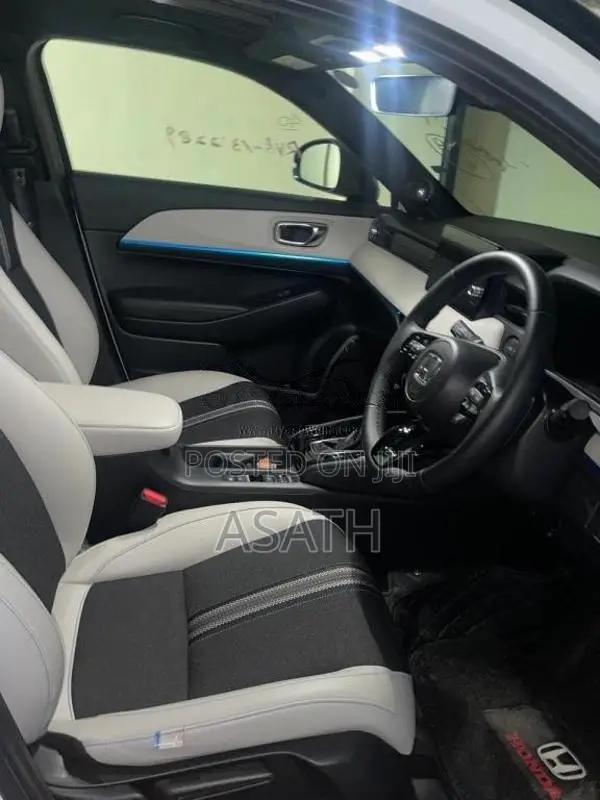 Honda Vezel Z Play 2025 SUV (Used)