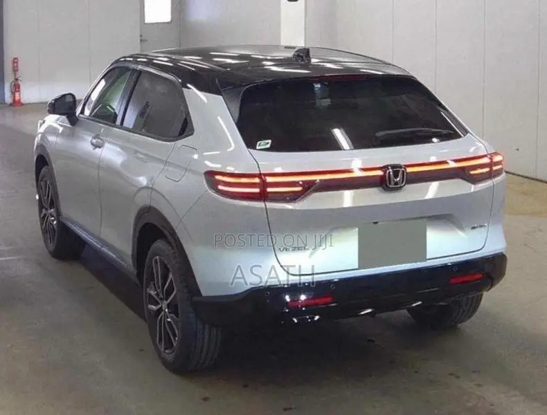 Honda Vezel Z Play 2025 SUV (Used)