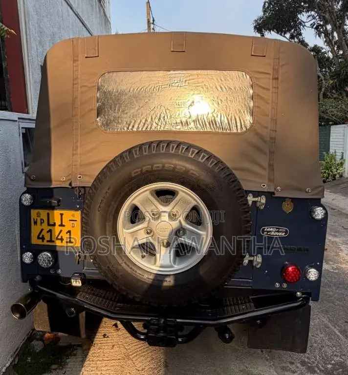 Land-Rover Defender 2004 SUV (Used)