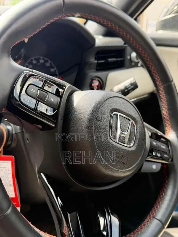 Honda Vezel Z Play 2024 SUV (Used)
