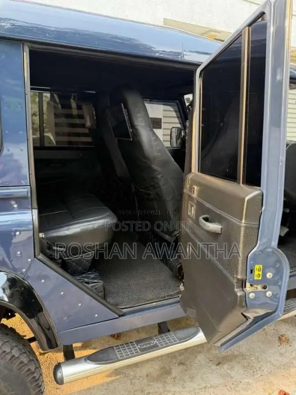 Land-Rover Defender 2004 SUV (Used)