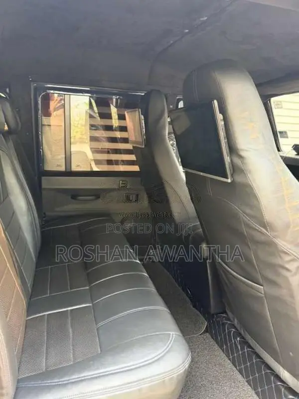 Land-Rover Defender 2004 SUV (Used)