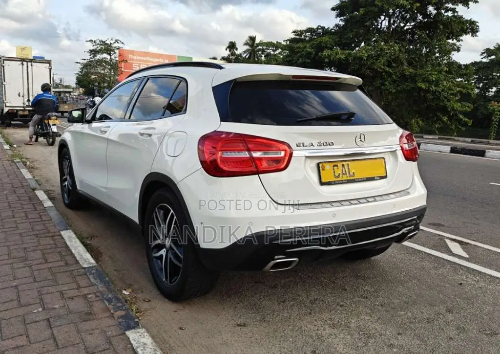 Mercedes-Benz GLA200 2015 SUV (Used)