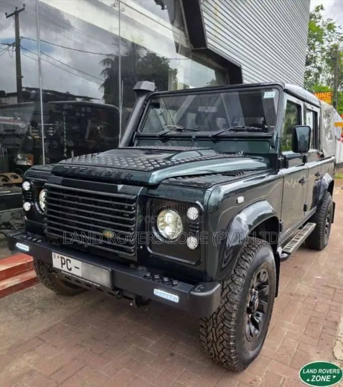 Land-Rover Defender 110 2002 SUV (Used)