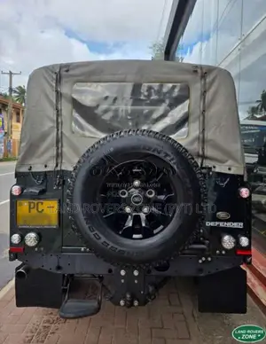 Land-Rover Defender 110 2002 SUV (Used)