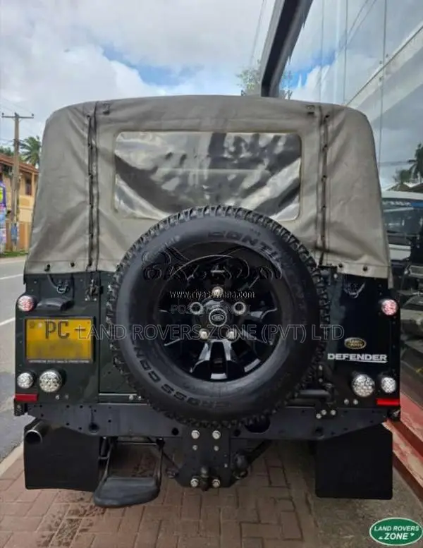 Land-Rover Defender 110 2002 SUV (Used)