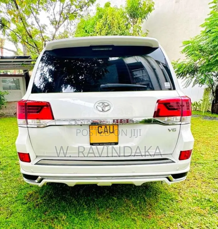 Toyota Land Cruiser Sahara V8 2014 SUV (Used)
