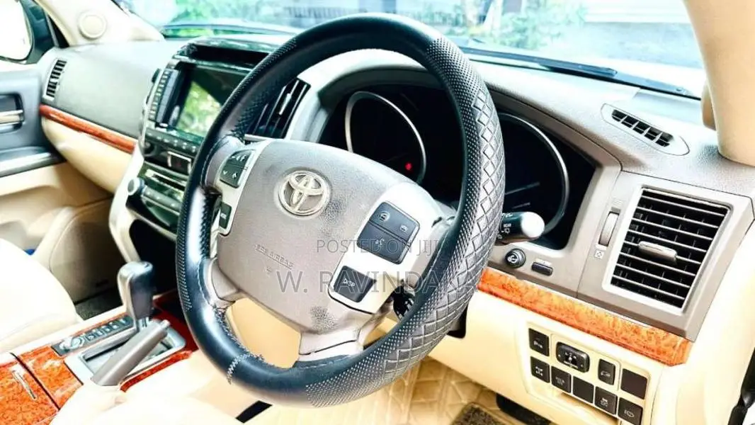 Toyota Land Cruiser Sahara V8 2014 SUV (Used)