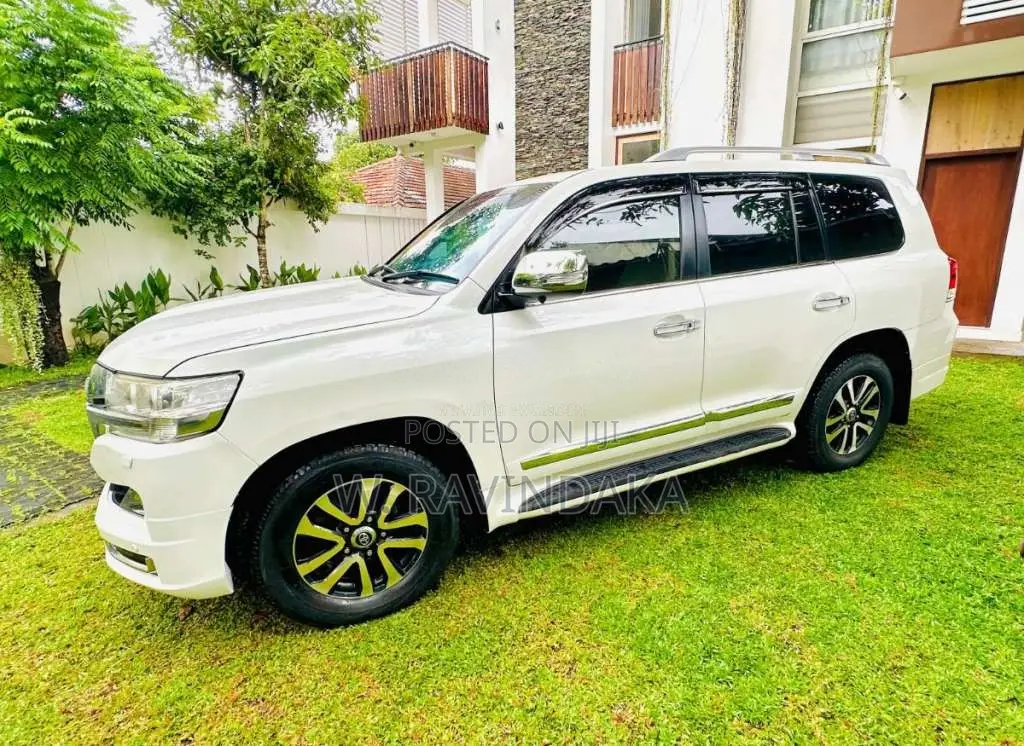 Toyota Land Cruiser Sahara V8 2014 SUV (Used)