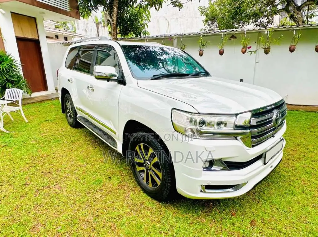 Toyota Land Cruiser Sahara V8 2014 SUV (Used)
