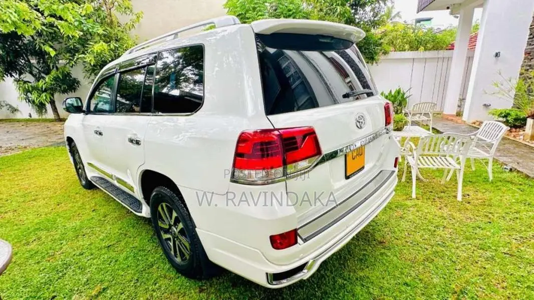 Toyota Land Cruiser Sahara V8 2014 SUV (Used)