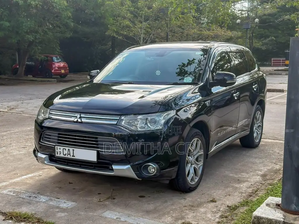 Mitsubishi Outlander PHEV Gnavi 2014 SUV (Used)