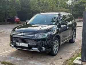 Mitsubishi Outlander PHEV Gnavi 2014 SUV (Used)