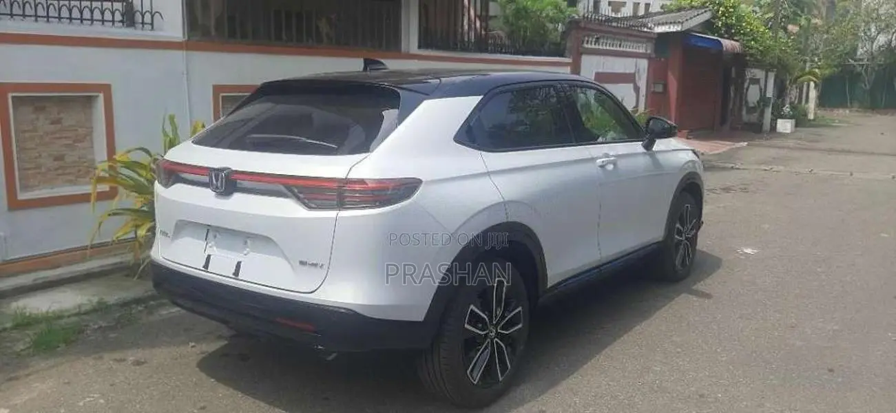 Honda Vezel Z Play Moon Roof Edition 2025 SUV Brand New