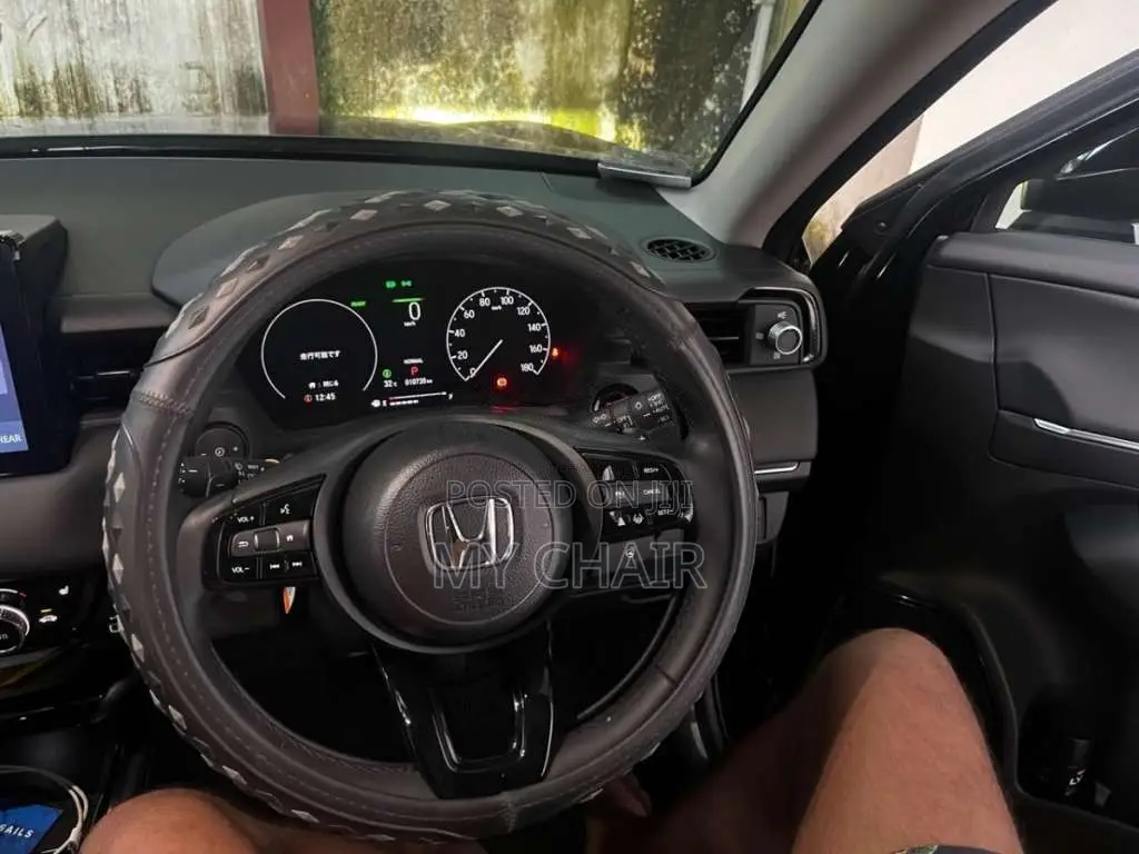 Honda Vezel Z 2025 SUV (Used)