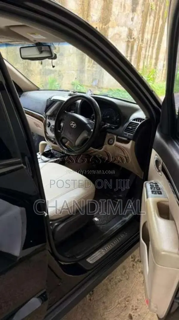 Hyundai Santa Fe 2011 SUV (Used)
