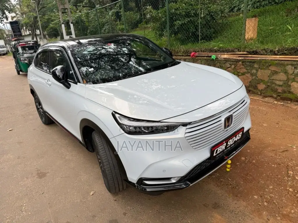 Honda Vezel Z Play 2023 SUV (Used)