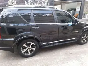 Micro Rexton W 2016 SUV (Used)