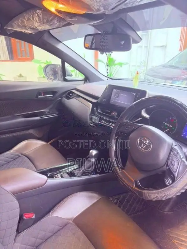 Toyota CHR NGX 10 2018 SUV (Used)