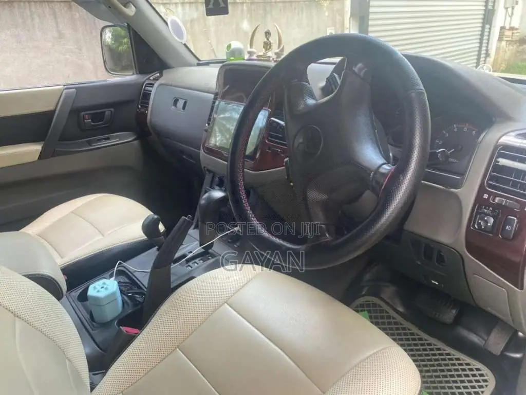 Mitsubishi Montero V6 2000 SUV (Used)