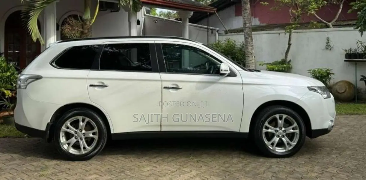 Mitsubishi Outlander Highest Option G-Navi 2013 SUV (Used)