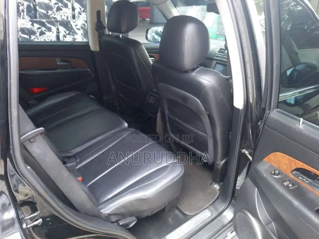 Micro Rexton W 2016 SUV (Used)