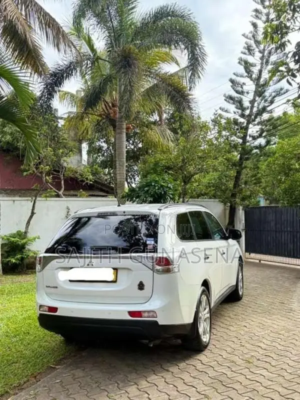 Mitsubishi Outlander Highest Option G-Navi 2013 SUV (Used)