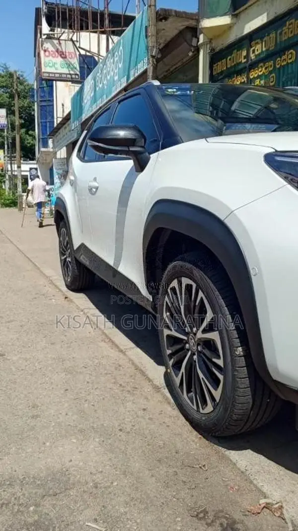Toyota Yaris Cross 2025 SUV (Used)