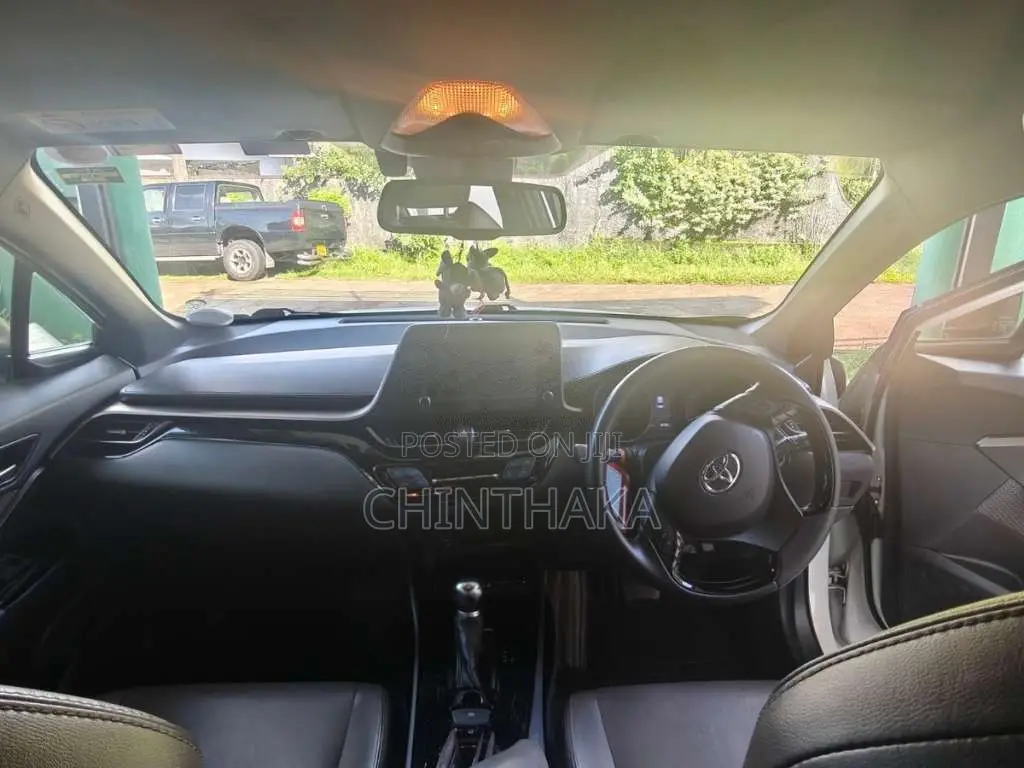 Toyota CHR 2019 SUV (Used)