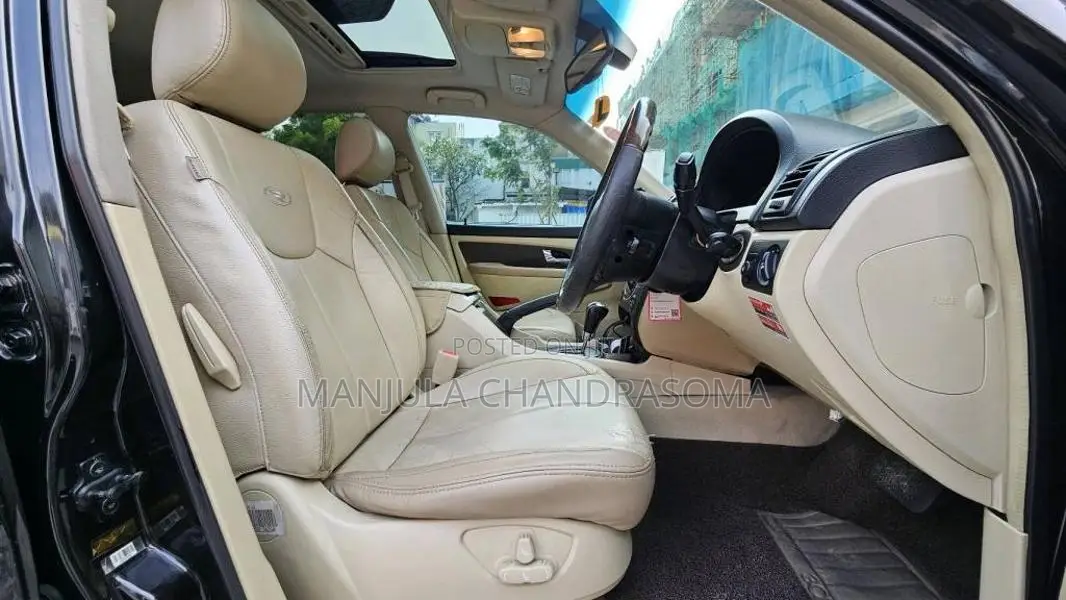 Micro Rexton 2014 SUV (Used)