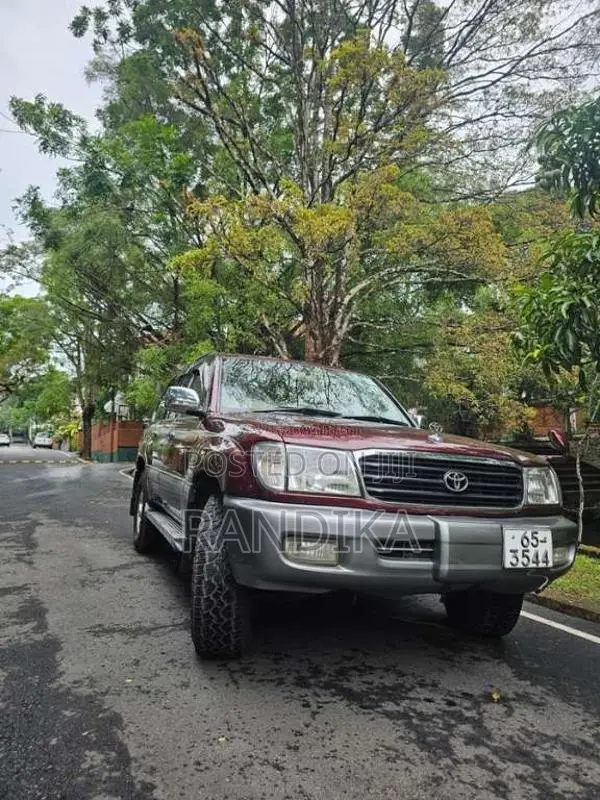 Toyota Land Cruiser Sahara 100 1999 SUV (Used)