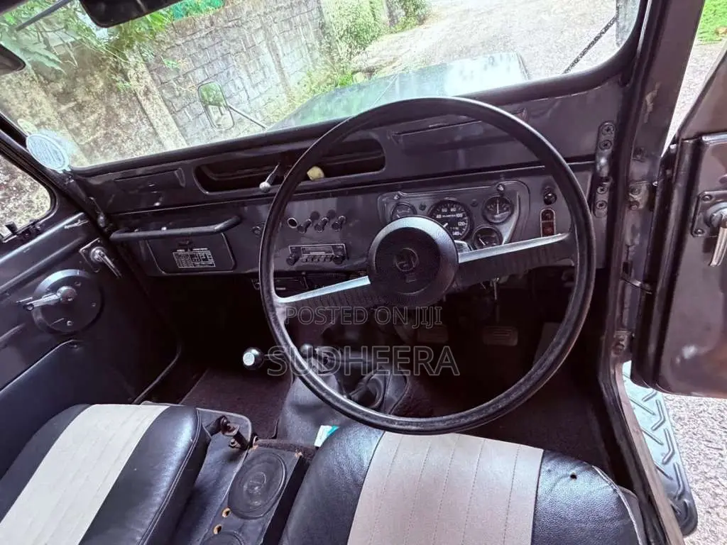Mitsubishi 4DR54DR6 1972 SUV (Used)